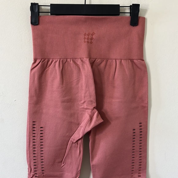 Jed North Pink High Rise Eyelet Full Length Seamless Leggings Size M/L - Picture 6 of 9